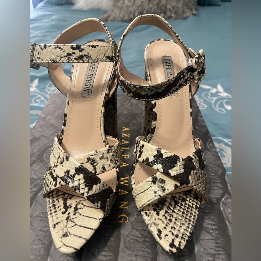 Snake skin platform heel size 7